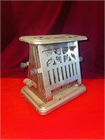 Antique Universal Toaster (No cord)