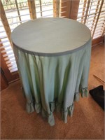 19x28 round side table with green covering