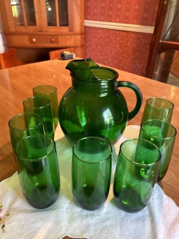 Vtg greeen glass pitcher & 8 glasses