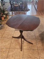 VTG MAHOGANY DROPLEAF TURNING TABLE WITH STEEL