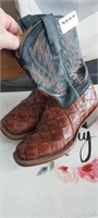 GENTLY USED WESTERN BOOTS, SIZE 2