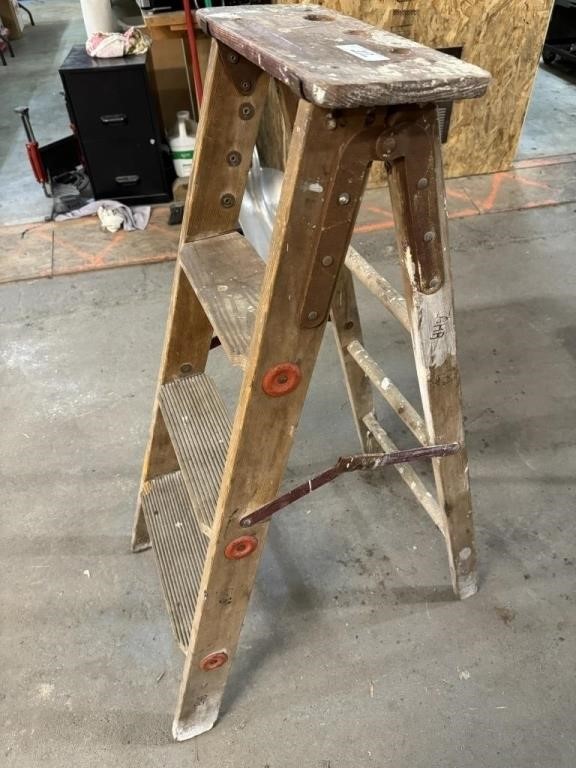 4' heavy wood ladder