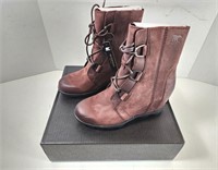 NEW Sorel: Joan of Arctic Cattail Boots (Size:8.5)