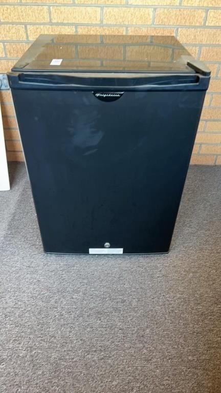 Frigidaire Mini Fridge 20x19.5x27.5 inch