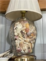 Table lamp with base full of real seashells