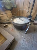 No 12 Cast Iron Dutch Oven