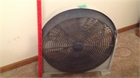 Round floor fan