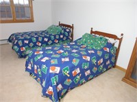 (2) Single Beds w/ Sealy Posturepedic mattresses