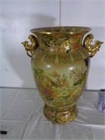 vase oriental royal satsurna recollé dans l'aventu