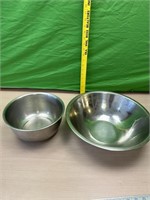 2 stainless steel bowls