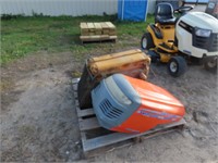 PALLET OF PARTS- LAWN MOWER HOOD GAS TANK AND