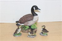 CERAMIC MOMMA GOOSE WITH HER BABIES