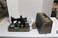 Vtg Royal Sewing Machine in Case.  Does Run.