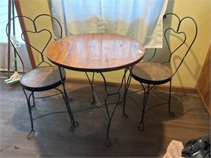Three-piece ice cream set… Table and two chairs