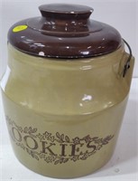 Vintage Cookie Jar w/ Lid