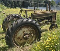 Another Vintage John Deere Tractor, Missing a Few