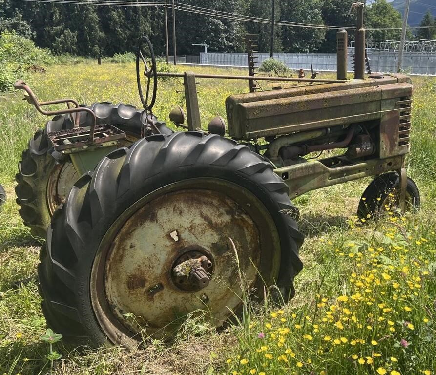 Another Vintage John Deere Tractor, Missing a Few
