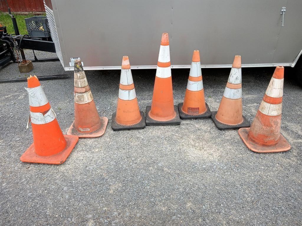 7 TRAFFIC CONES