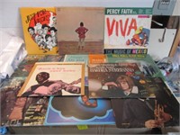 LOT OF ASSORTED VINTAGE VINYL RECORDS / ALBUMS