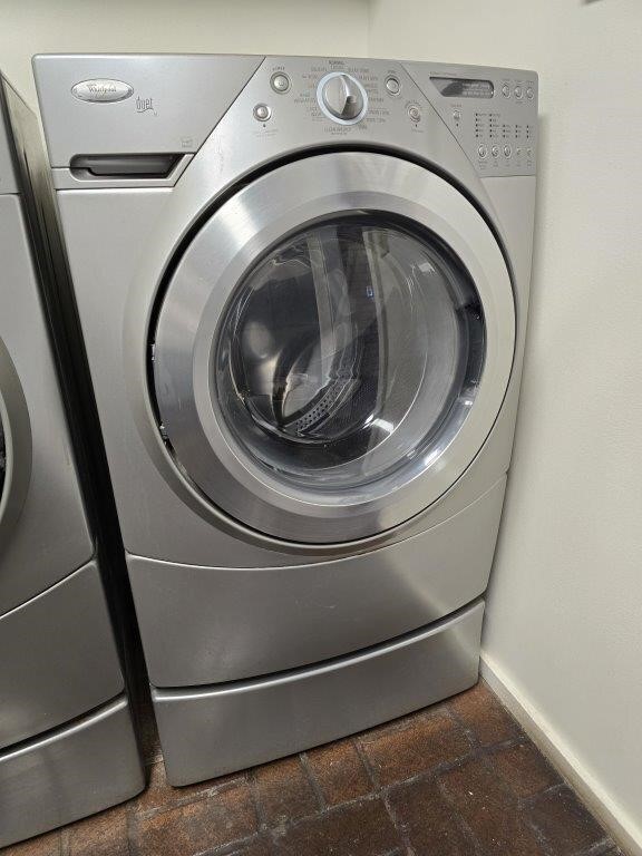 Whirlpool Duet Front Load Washer w/ Base