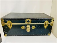 Vintage Footlocker/Chest w/ Removable Tray