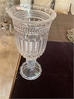 Pretty crystal vase- large size