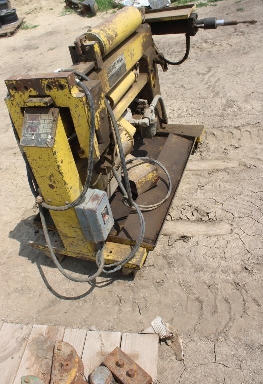 Bend pack pipe bender with attachments