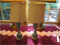 2 Beautiful Vintage Table Lamps