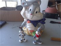 Looney Tunes Bugs Bunny cookie jar with salt and