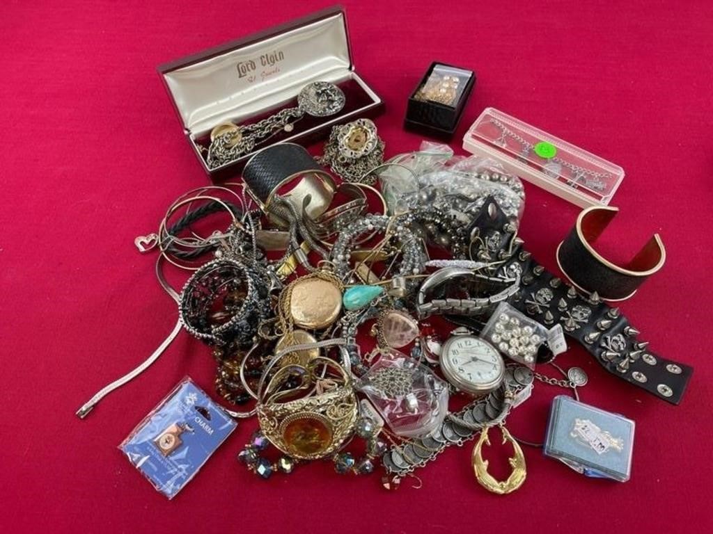 ASSORTMENT OF COSTUME JEWELRY | Live and Online Auctions on HiBid.com