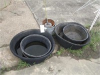 5 rubber feed tubs, 3 gallon buckets