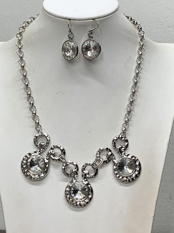 NECKLACE & PIERCED EARRING SET