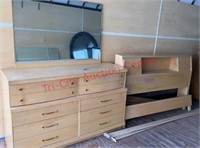 >>Mid Century Modern 6 Drawer Dresser w/ Mirror &