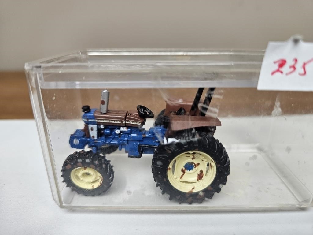 MINI BLUE AND BROWN TRACTOR