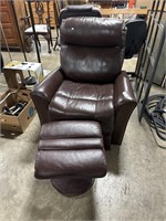 Super Clean Faux Leather Elec. Recliner.