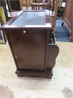 MAHOGANY SIDE TABLE WITH LEATHER TOP