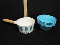 Lovely Soup Pot and Plastic Bowls