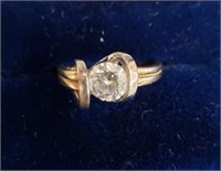 Lovely Marked 14K 2 Tone Ring w/ Clear Stone. Sz