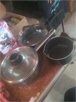 Set of three saucepans 2 with glass lids