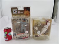 2 figurines de Baseball dont Babe Ruth
