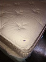 Serta Pillow Top Bedding Set (Full ~ Nice)
