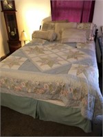 Quilt Bedspread & Linen Set  (Quenn ~ Full)