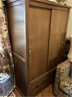 Sliding door wardrobe 61.5 x39 x22 cedar lined