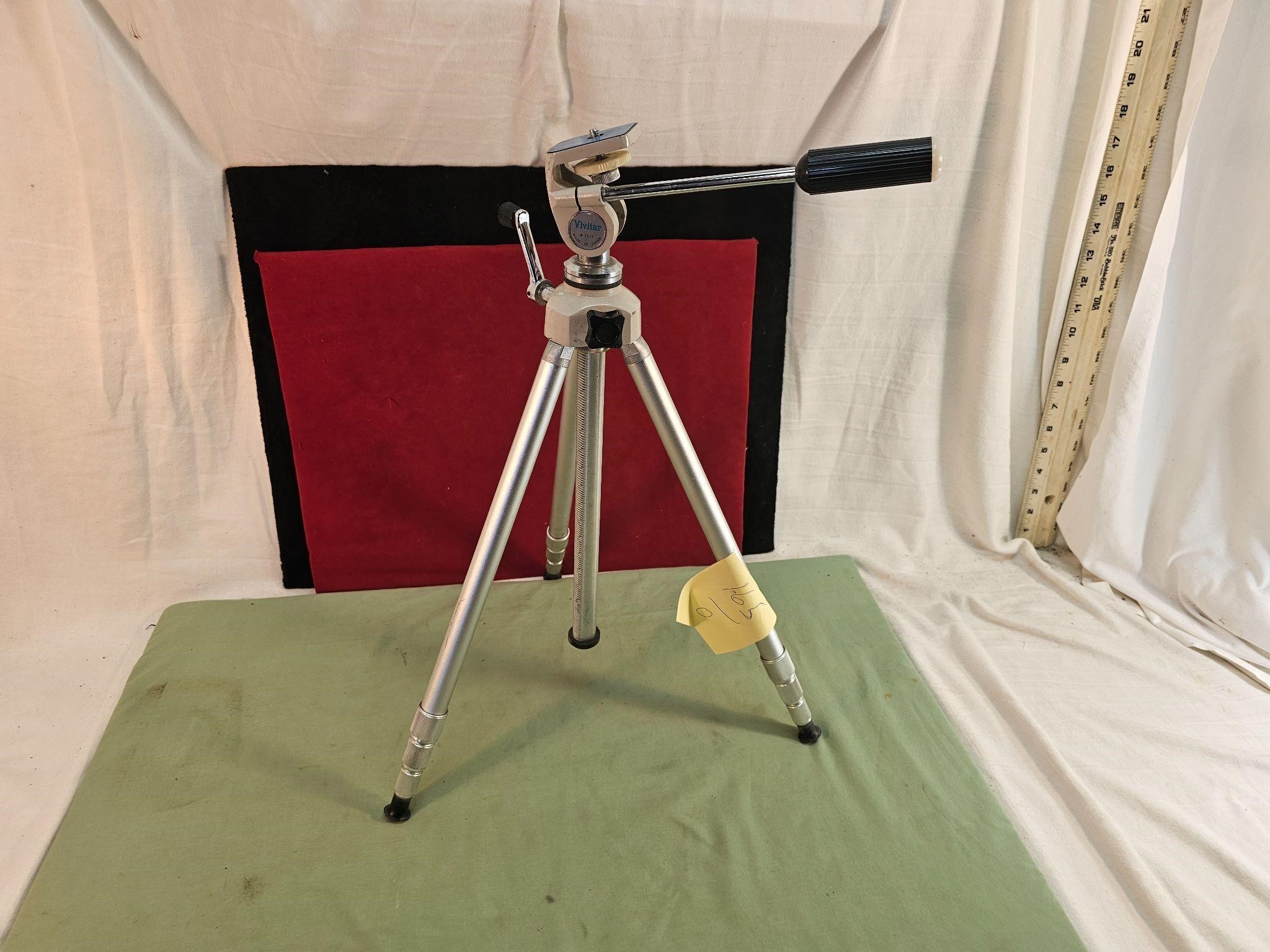 VIVITAR CAMERA TRIPOD