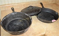 2 cast iron skillets, including Wagner. Length: 16