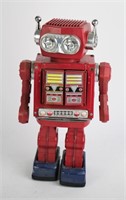 VINTAGE BATTERY OPERATED TOY ROBOT
