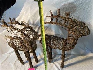 Wood branch /vine reindeers