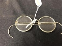Finger Lamp & Eyeglasses