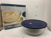 Pyrex Serving Bowl w/ Box