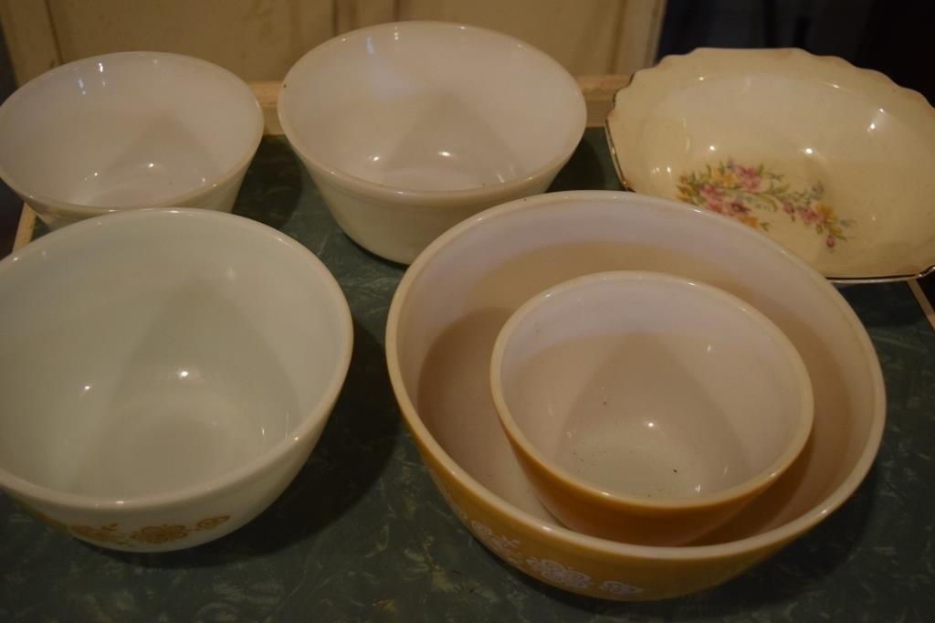 Pyrex Serving Bowls